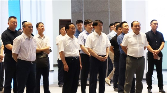 長(zhǎng)沙市委常委、市委組織部部長(zhǎng)張宏益一行調(diào)研國(guó)家網(wǎng)絡(luò)安全產(chǎn)業(yè)園區(qū)（長(zhǎng)沙），并參觀我司布展的園區(qū)展示推廣中心項(xiàng)目